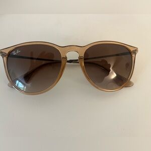 Lightly used ray ban sunglasses